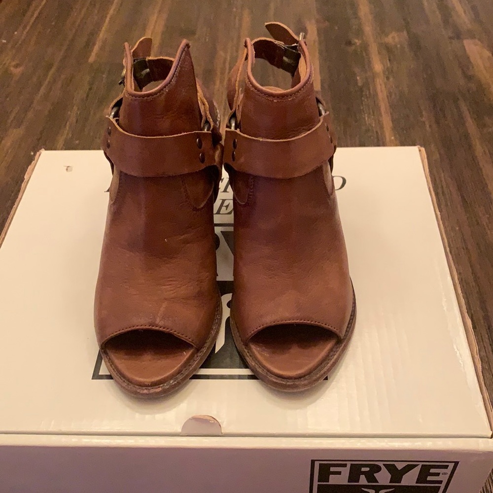 Frye Izzy Harness Sling - SVL Cognac 8. M